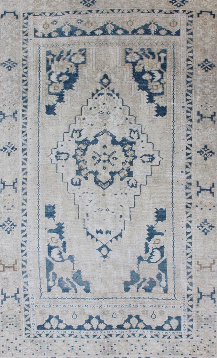 Vintage Hand Knotted Turkish Oushak Rug With Central Medallion in Blue and Cream Faded vintage Turkish Oushak rug with Central Medallion in cream and blue, rug TU - MTU - 4901, Keivan Woven Arts country of origin / type: Turkey / Oushak, circa 1940 ... - Keivan Woven ArtsTU - MTU - 4901 - 11847Rug