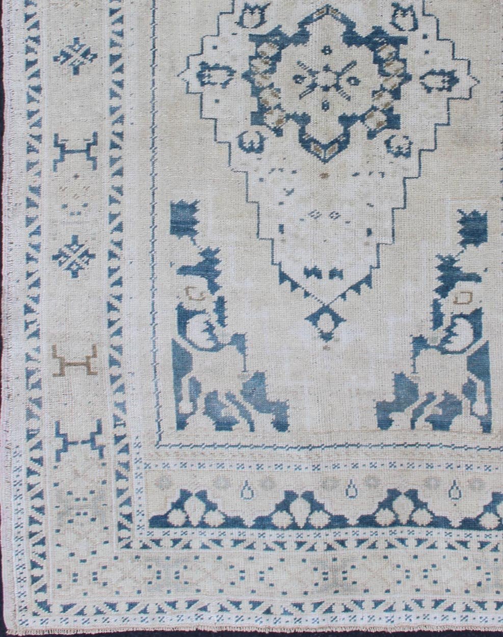 Vintage Hand Knotted Turkish Oushak Rug With Central Medallion in Blue and Cream Faded vintage Turkish Oushak rug with Central Medallion in cream and blue, rug TU - MTU - 4901, Keivan Woven Arts country of origin / type: Turkey / Oushak, circa 1940 ... - Keivan Woven ArtsTU - MTU - 4901 - 11847Rug