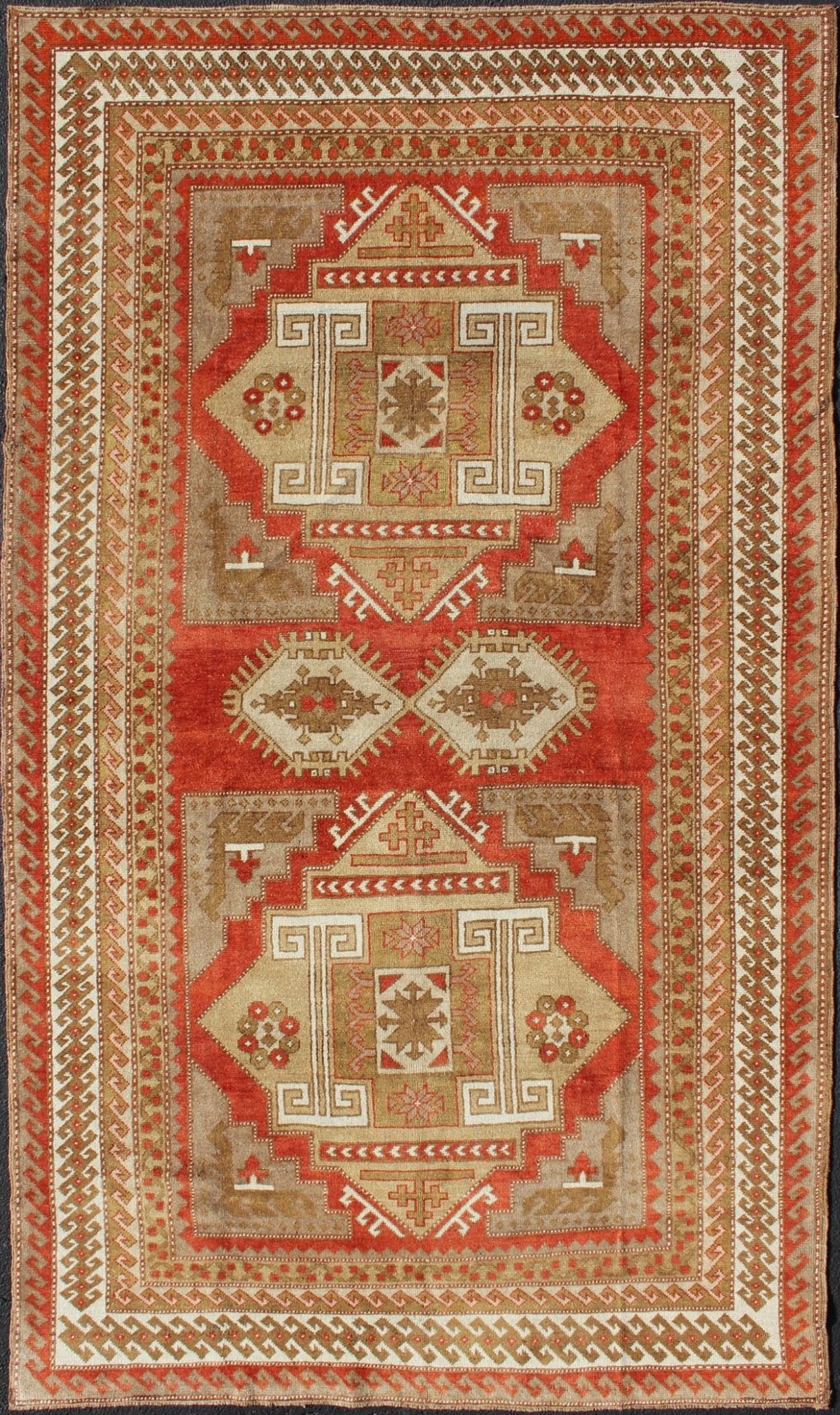 Geometric Design Vintage Turkish Oushak Rug in Beautiful Soft Red and Green Red tribal medallion design Oushak vintage rug from Turkey, rug tu - mtu - 4933, country of origin / type: Turkey / Oushak, circa 1930. Keivan Woven Arts This magnif... - Keivan Woven ArtsTU - MTU - 4933 - 11769Rug