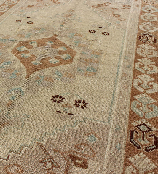 Center Medallion Vintage Turkish Oushak Rug in Brown, Taupe, Ivory, Gray, rug mtu - 95051, country of origin / type: Turkey / Oushak, circa mid - 20th century This vintage Turkish Oushak rug (circa mid - 20th century) features a unique blend of colors... - Keivan Woven ArtsTU - MTU - 95051 - 3688