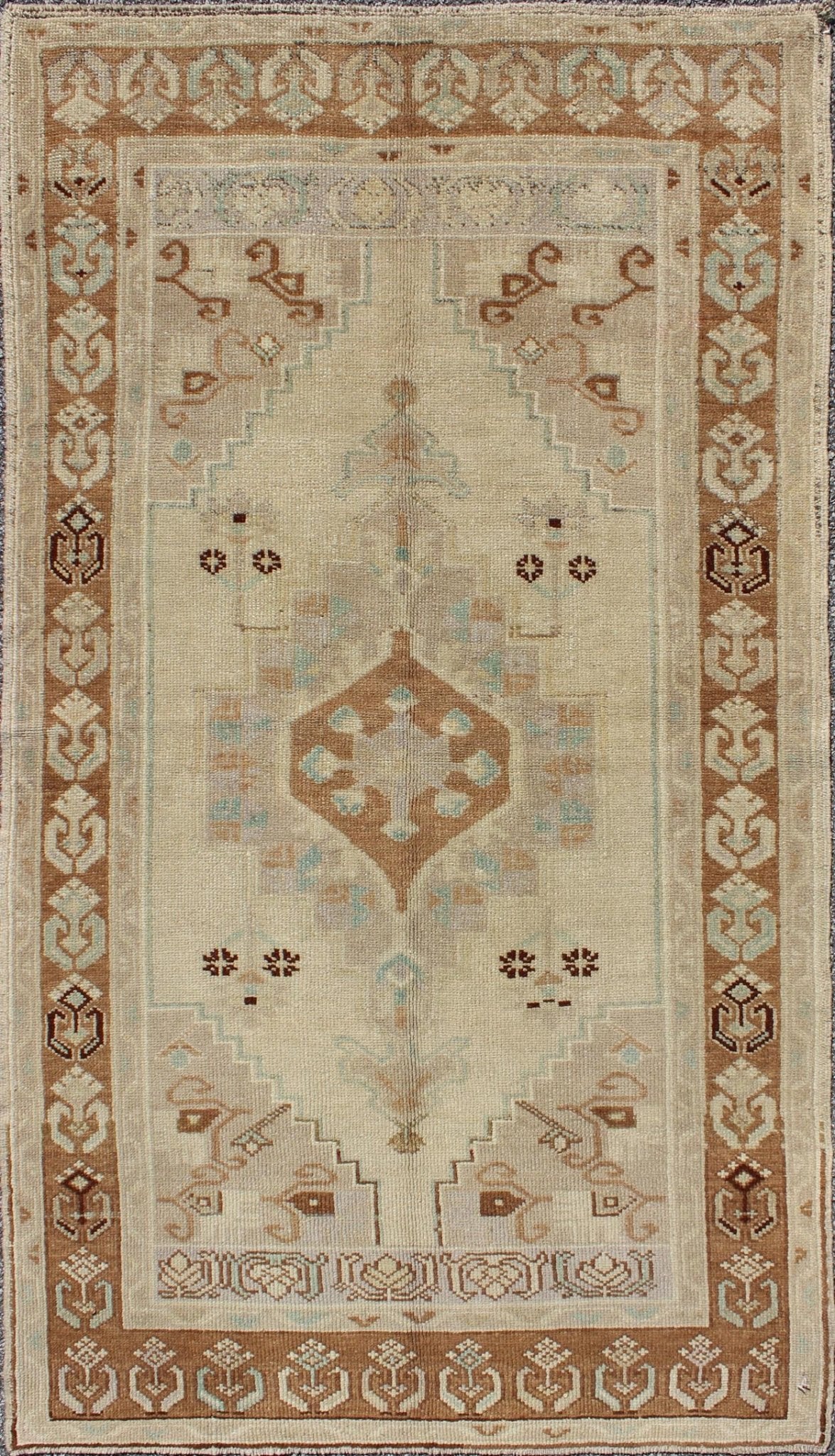 Center Medallion Vintage Turkish Oushak Rug in Brown, Taupe, Ivory, Gray, rug mtu - 95051, country of origin / type: Turkey / Oushak, circa mid - 20th century This vintage Turkish Oushak rug (circa mid - 20th century) features a unique blend of colors... - Keivan Woven ArtsTU - MTU - 95051 - 3688Rug