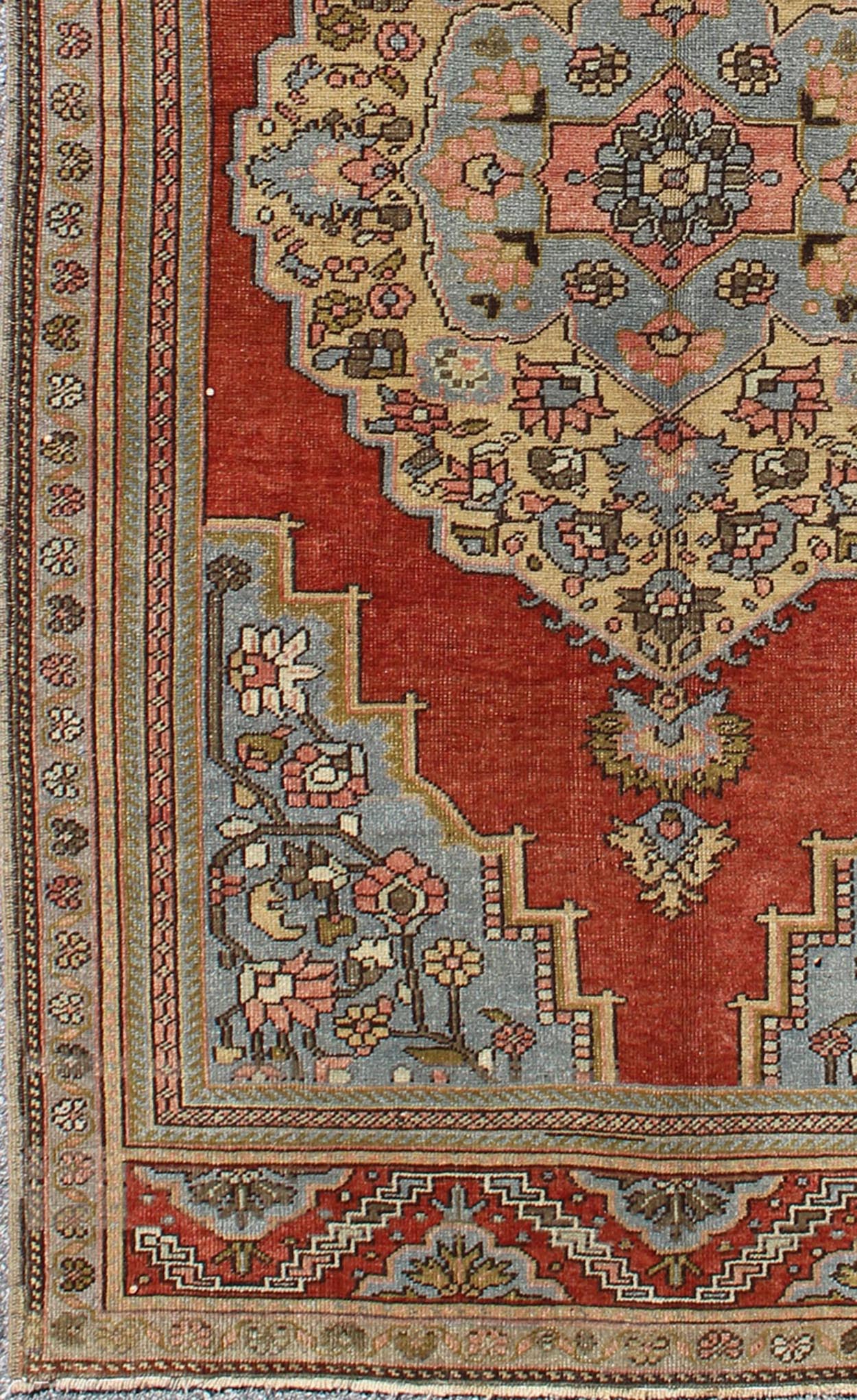 Floral Mid - Century Vintage Turkish Oushak Rug with Medallion in Red, Blue, Cream, rug mtu - 95174, country of origin / type: Turkey / Oushak, circa mid - 20th century This vintage Turkish Oushak rug (circa mid - 20th century) features a unique blend o... - Keivan Woven ArtsTU - MTU - 95174 - 4572Rug