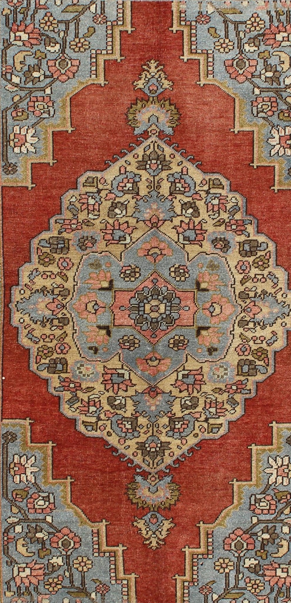 Floral Mid - Century Vintage Turkish Oushak Rug with Medallion in Red, Blue, Cream, rug mtu - 95174, country of origin / type: Turkey / Oushak, circa mid - 20th century This vintage Turkish Oushak rug (circa mid - 20th century) features a unique blend o... - Keivan Woven ArtsTU - MTU - 95174 - 4572Rug