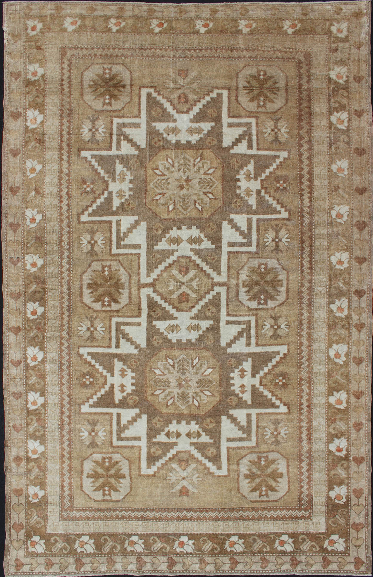Double starburst design Oushak rug from Turkey in natural colors, rug sim - 136052, country of origin / Type: Turkey / Oushak, circa 1940 This Turkish Oushak carpet features two central starburst pendants in ivory, green, taupe, and various shades... - Keivan Woven ArtsTU - SIM - 136052 - 4624Rug