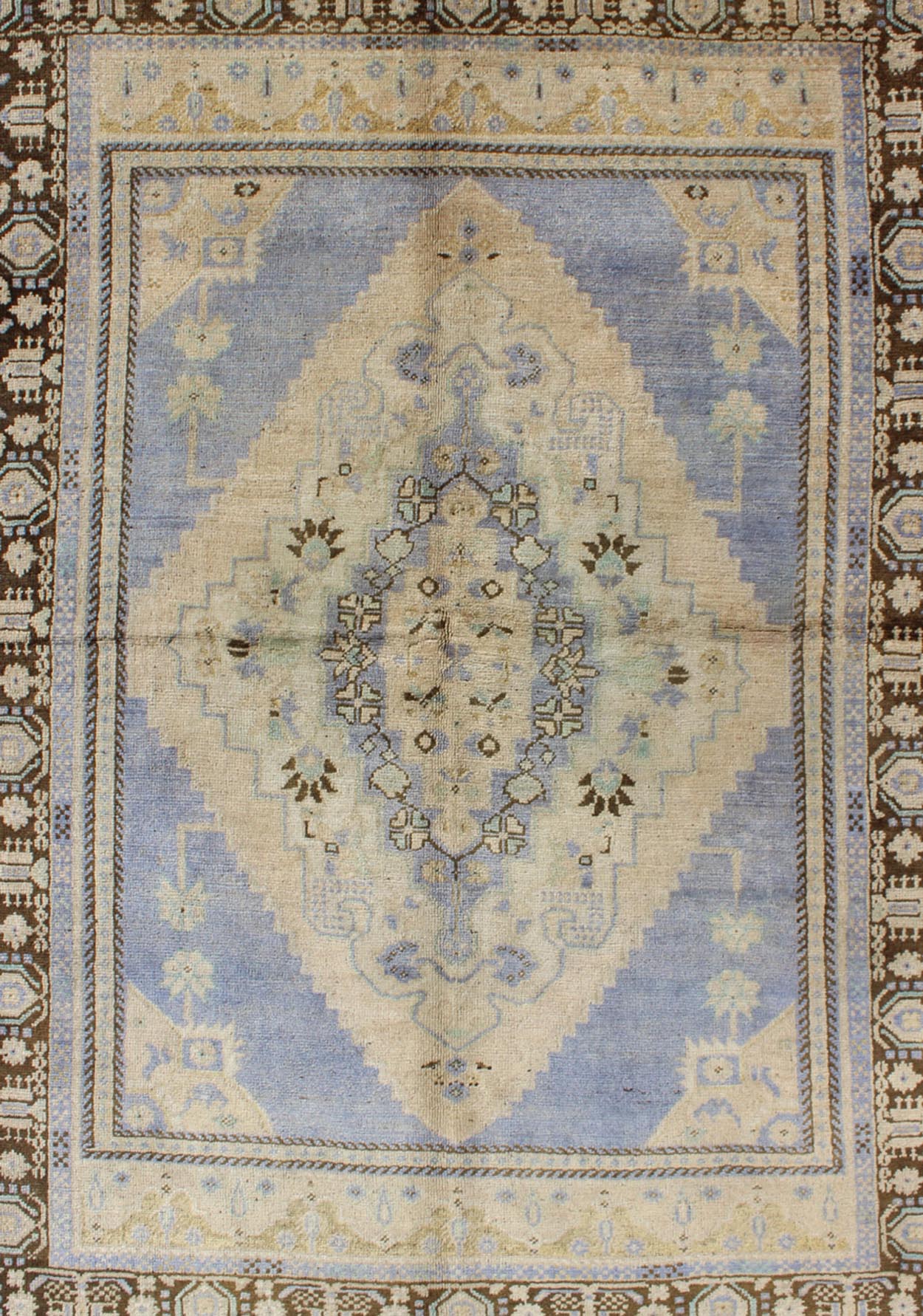 Light Purple and Cream Vintage Turkish Oushak Rug with Medallion Design, Light Purple and Cream Vintage Turkish Oushak Rug with Medallion Design, Keivan Woven Arts / rug ugu - 136089, country of origin / type: Turkey / Oushak, circa mid - 20th century ... - Keivan Woven ArtsTU - UGU - 136089 - 4686Rug