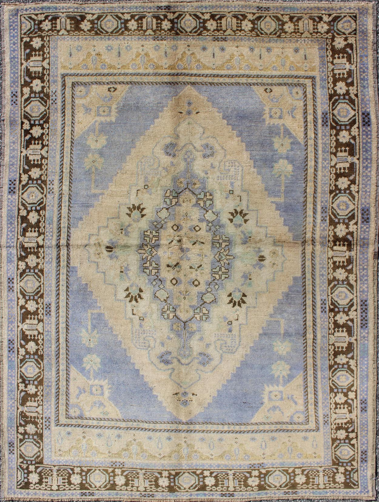 Light Purple and Cream Vintage Turkish Oushak Rug with Medallion Design, Light Purple and Cream Vintage Turkish Oushak Rug with Medallion Design, Keivan Woven Arts / rug ugu - 136089, country of origin / type: Turkey / Oushak, circa mid - 20th century ... - Keivan Woven ArtsTU - UGU - 136089 - 4686Rug