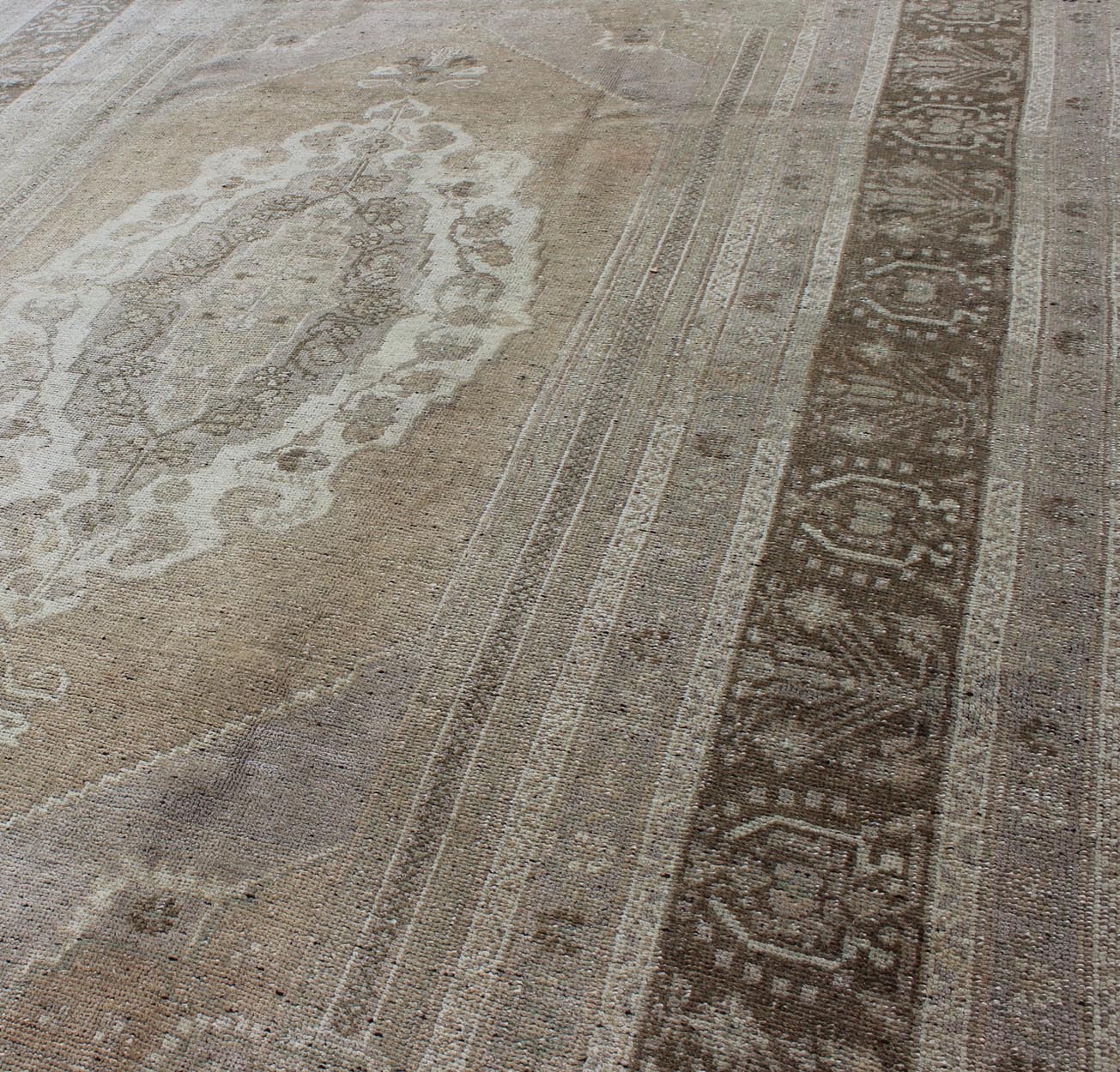 Warm colored layered medallion sub - geometric vintage Turkish Oushak tug in taupe, gray, brown, rug tu - vey - 3284, country of origin / type: Turkey / Oushak, circa 1940. This Oushak rug features a unique blend of colors and an intricately beautiful... - Keivan Woven ArtsTU - UGU - 29 - 2836Rug
