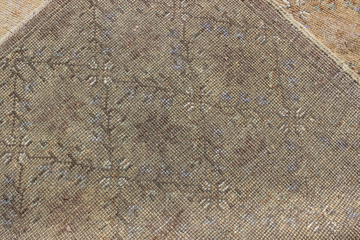 Turkish Vintage Oushak Rug With All - Over Design and Neutral Colors; Tan, Taupe and Purple. Turkish Oushak Rug with All - Over Design and Neutral Colors. Keivan Woven Arts / Rug TU - UGU - 3349, country of origin / type: Turkey / Oushak, circa mid - 20th Centur... - Keivan Woven ArtsTU - UGU - 3349 - 5892Rug