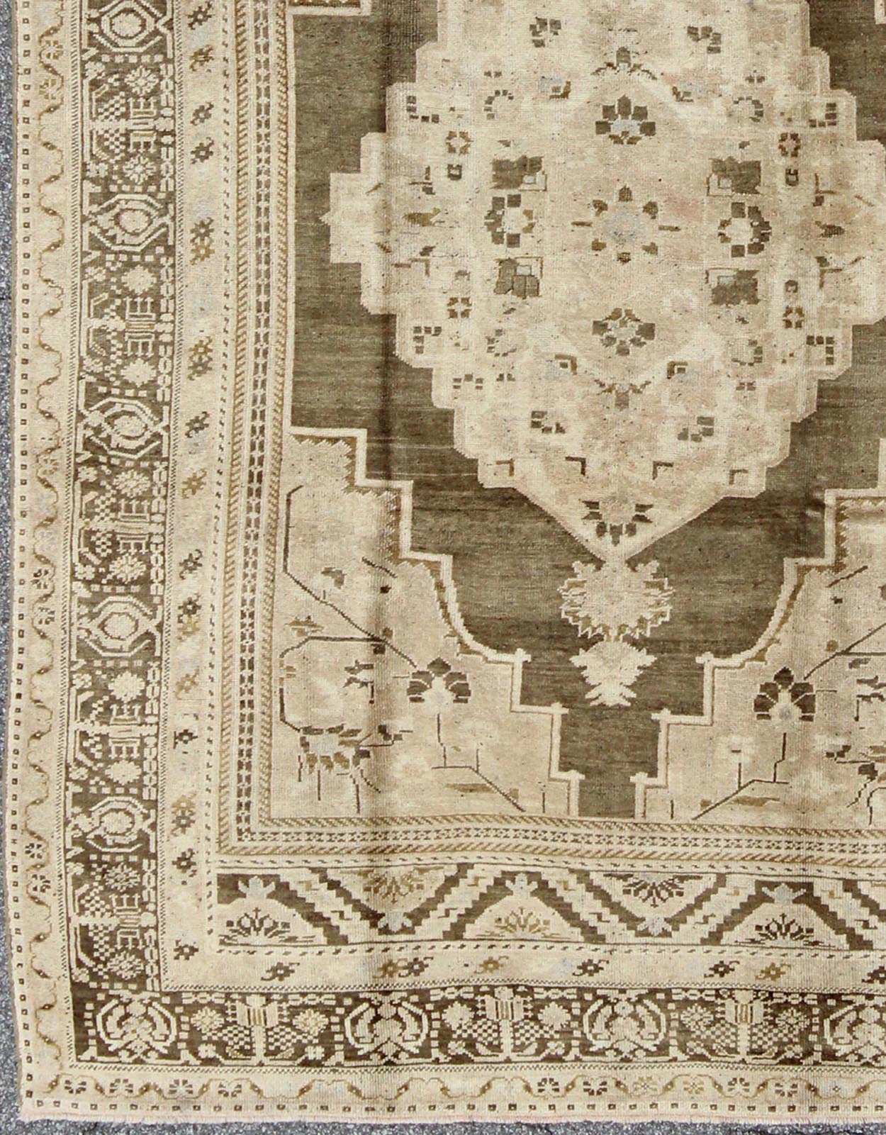 Earth Tone Vintage Turkish Oushak Rug with Tribal Geometric Designs kwarugs Medallion geometric tribal design Oushak rug vintage from Turkey, rug tu - ugu - 95066, country of origin / type: Turkey / Oushak, circa 1940 This striking Turkish Ou... - Keivan Woven ArtsTU - UGU - 95066 - 3874Rug