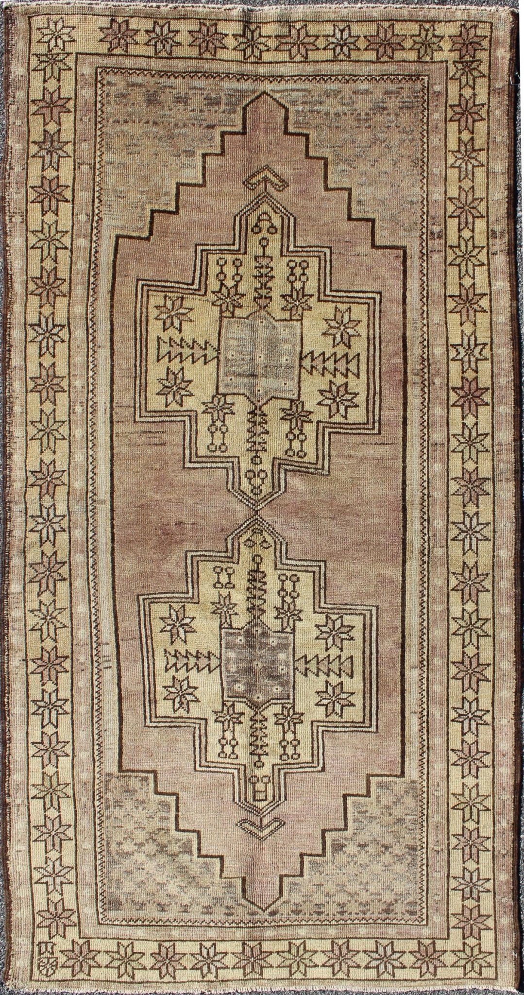 Duel Medallion vintage Oushak rug from Turkey, Keivan Woven Arts/ rug /TU - VEY - 136538, country of origin / type: Turkey / Oushak, circa 1940 Measures: 3'9 x 7'6. This vintage Turkish Oushak rug features a dual medallion design, with small ... - Keivan Woven ArtsTU - VEY - 136538 - 5122Rug