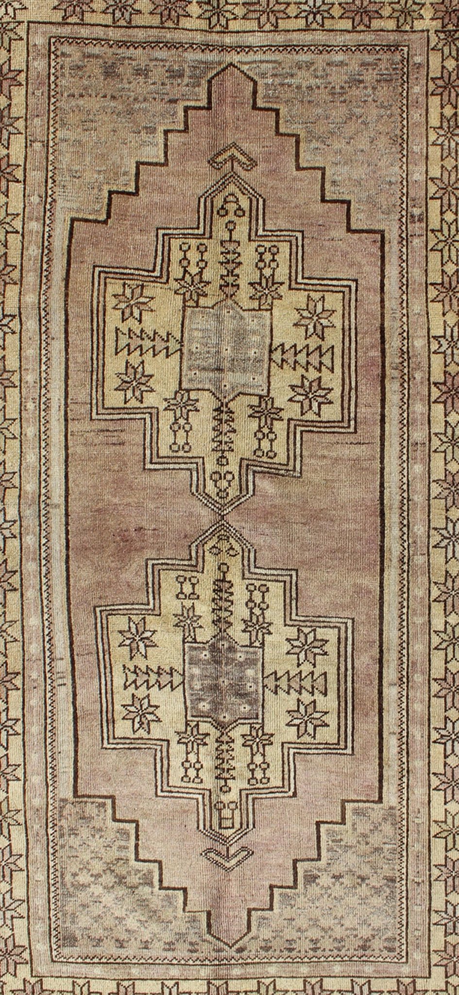 Duel Medallion vintage Oushak rug from Turkey, Keivan Woven Arts/ rug /TU - VEY - 136538, country of origin / type: Turkey / Oushak, circa 1940 Measures: 3'9 x 7'6. This vintage Turkish Oushak rug features a dual medallion design, with small ... - Keivan Woven ArtsTU - VEY - 136538 - 5122Rug