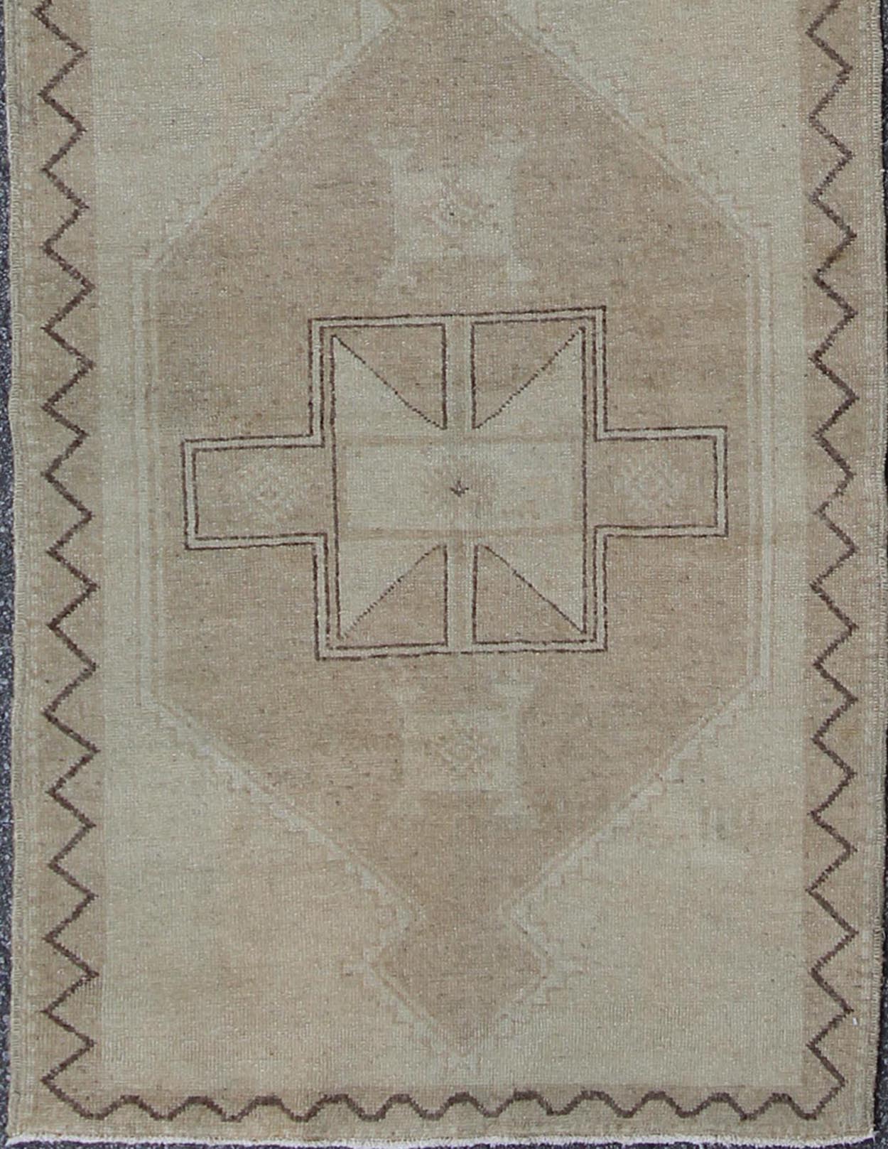 Neutral Oushak Runner This Oushak runner presents three unique medallions laid out across a solid beige field. Each medallion contains a variation of beige, tan, cream, and brown, which blend together to accentuate its delicate geometrical desig... - Keivan Woven ArtsTU - VEY - 3288 - 5916Rug