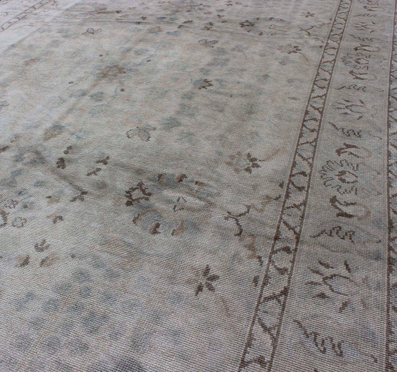 Neutral Vintage Turkish Oushak Rug with Floral Design and Medallions Measures: 6'0 x 9'9 Country of Origin: Turkey Type: Oushak Design: All - Over, Floral, Arabesque Keivan Woven Arts rug TU - VEY - 4611 Persian Rug, Authentic Persian Rug, Tur... - Keivan Woven ArtsTU - VEY - 4611 - 7917Rug