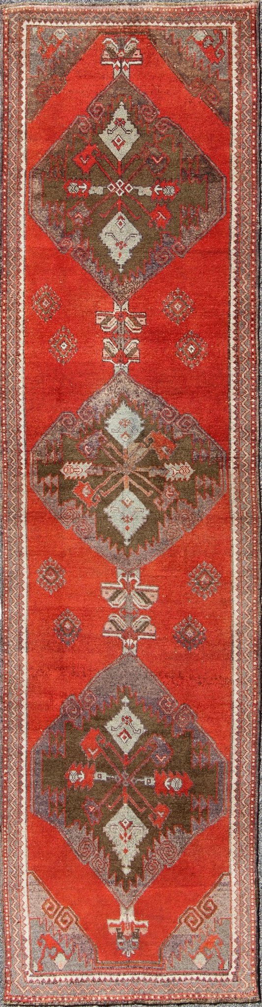 Keivan Woven Arts, Tu - Vey - 95060, 1930s Vintage Turkish Oushak Runner - Red and brown Vintage Turkish Oushak runner with three Medallion Design, rug, country of origin / type: Turkey / Oushak, circa 1930 This beautiful vintage Oushak runner fro... - Keivan Woven ArtsTU - VEY - 95060 - 3606Rug