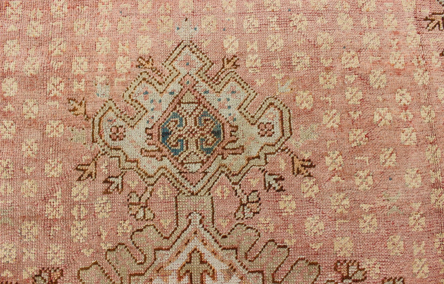 Antique Turkish Oushak Rug with Geometric Medallion by Keivan Woven Arts Antique Turkish Oushak rug with geometric medallion in Salmon background. Keivan Woven Arts / VR - 7884 / country of origin / type: Turkey / Oushak, circa Early - 20th century.... - Keivan Woven ArtsVR - 7884 - 1931Rug