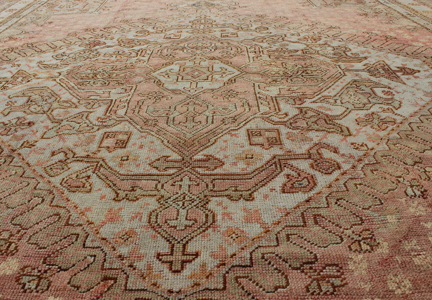 Antique Turkish Oushak Rug with Geometric Medallion by Keivan Woven Arts Antique Turkish Oushak rug with geometric medallion in Salmon background. Keivan Woven Arts / VR - 7884 / country of origin / type: Turkey / Oushak, circa Early - 20th century.... - Keivan Woven ArtsVR - 7884 - 1931Rug