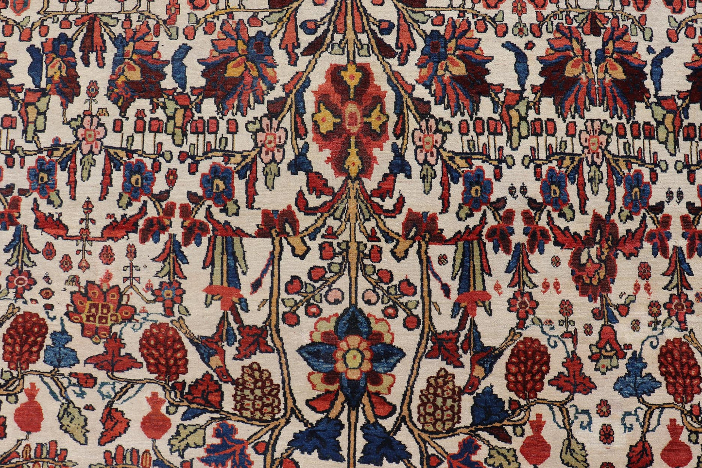 Very Fine weave Bakhtiari perhaps commissioned rug with more Faraghan weave - Keivan Woven ArtsX23 - 0305 - 278 - 23536Rug
