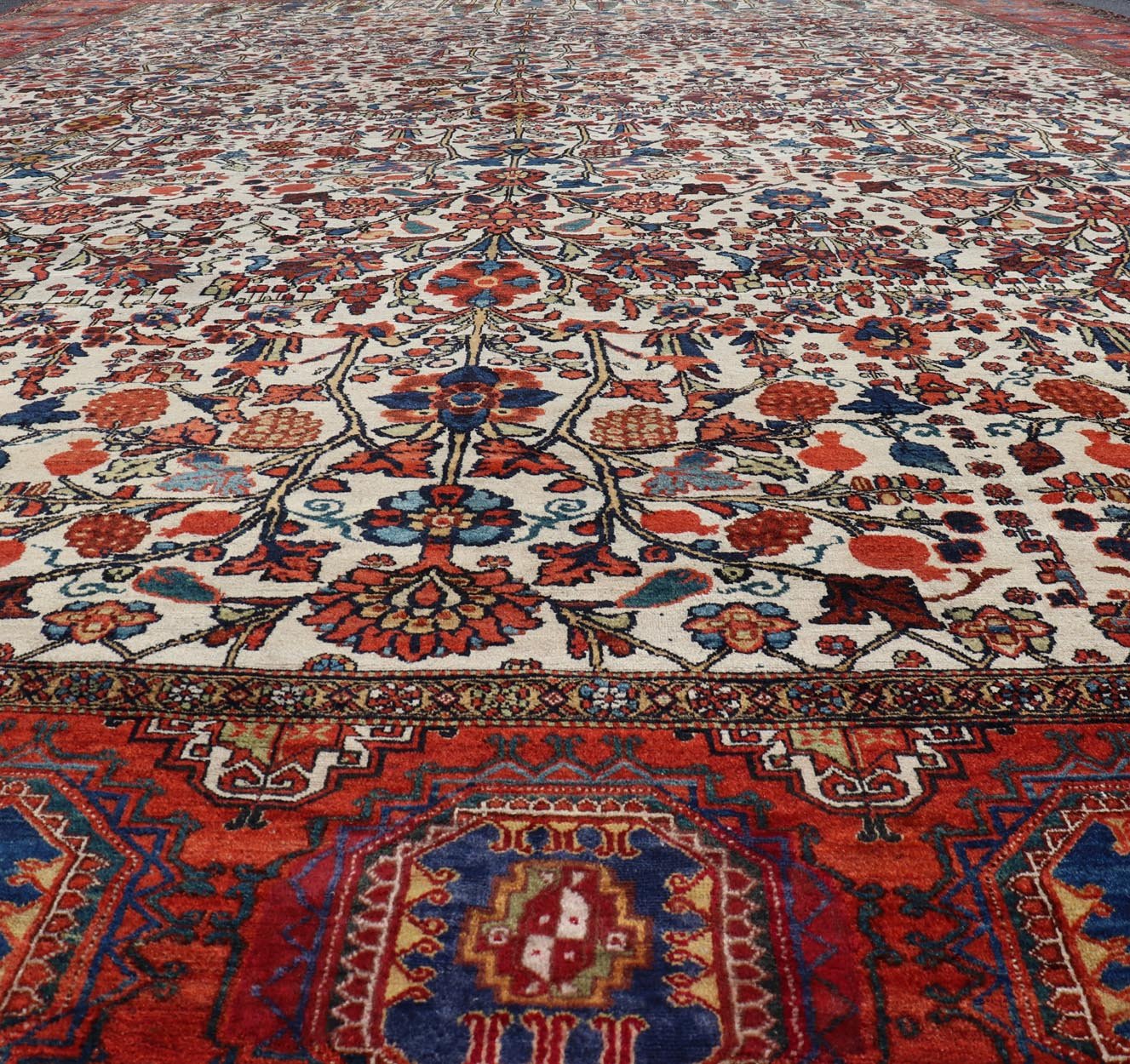 Very Fine weave Bakhtiari perhaps commissioned rug with more Faraghan weave - Keivan Woven ArtsX23 - 0305 - 278 - 23536Rug