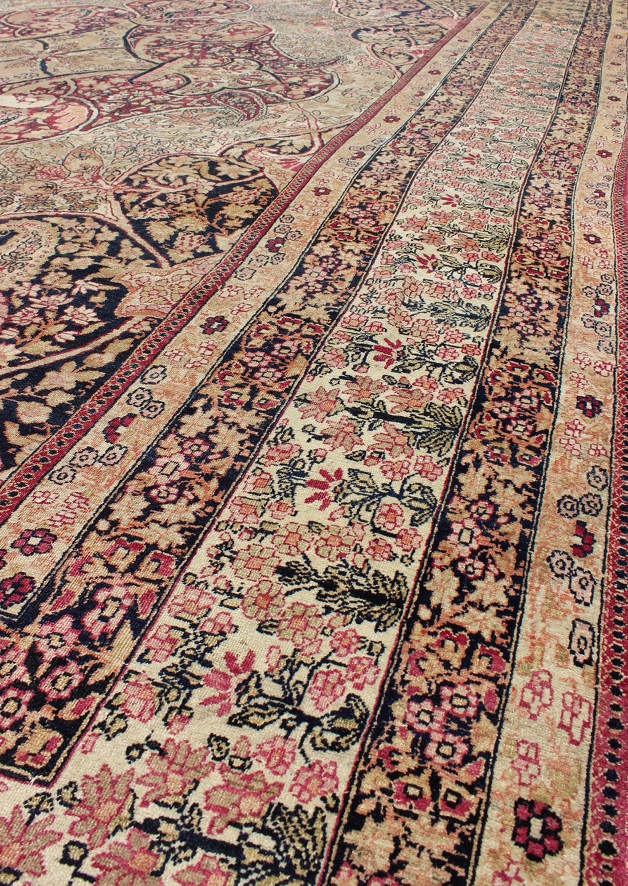 Antique 19th Century Persian Lavar Kerman Rug With Floral Medallion With Pink.Antique 19th Century Persian Lavar Kerman Rug With Floral Medallion With Pink. Keivan Woven Arts/ rug 11 - 20916, country of origin / type: Persia/Iran / Lavar Kerman/Ravar Ker... - Keivan Woven Arts11 - 20916 - 433Rug