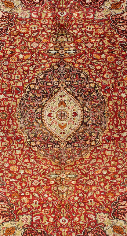 Early 20th Century Turkish Sivas Colorful Rug with Layered Medallion and Flowers. Gorgeous early 20th century Turkish antique Sivas rug with layered medallion and flowers, Keivan Woven Arts / rug 13 - 0104, country of origin / type: Turkey / Ousha... - Keivan Woven Arts13 - 0104 - 3764Rug