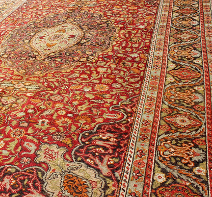 Early 20th Century Turkish Sivas Colorful Rug with Layered Medallion and Flowers. Gorgeous early 20th century Turkish antique Sivas rug with layered medallion and flowers, Keivan Woven Arts / rug 13 - 0104, country of origin / type: Turkey / Ousha... - Keivan Woven Arts13 - 0104 - 3764Rug