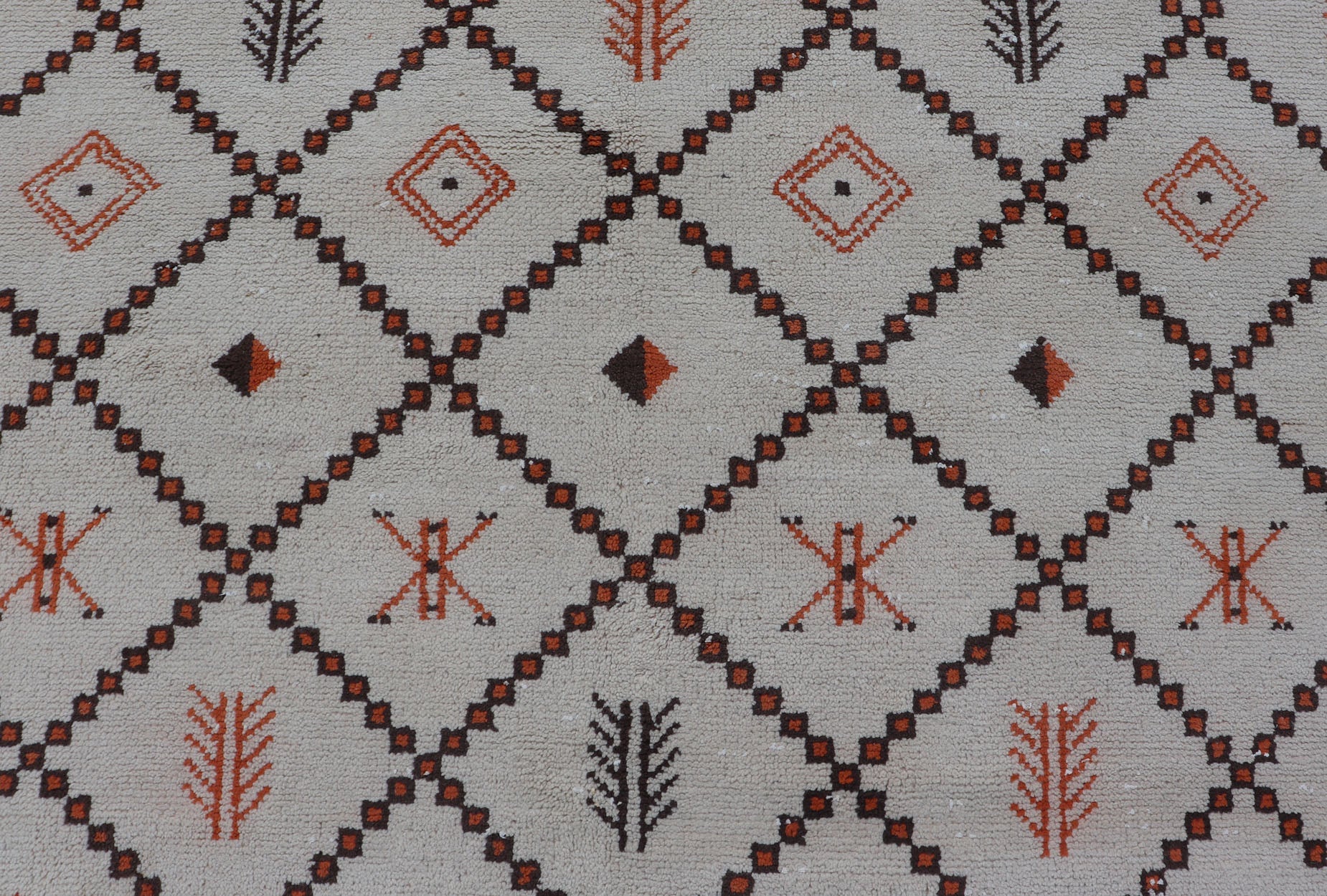 Large Vintage Moroccan Rug in Diamond Design With Ivory, Orange, and Brown Outlines. Keivan Woven Arts / Rug / 13 - 0505, Mid - 20th Century Morocco. This Moroccan rug has an all - over geometric pattern with brown and orange outlines. The colors... - Keivan Woven Arts13 - 0505 - 4210Rug