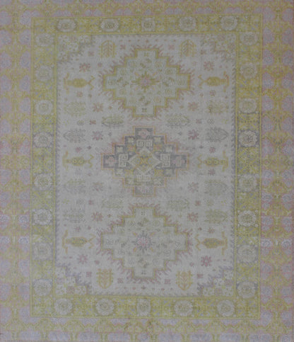 Elegant and subdued floral medallion design vintage rug from Spain in Muted Tones, rug 13 - 0606, country of origin / type: Spain / Spanish, circa 1950 This magnificent vintage Spanish carpet features a design of elegant beauty. The subdued patter... - Keivan Woven Arts13 - 0606 - 4302Rug