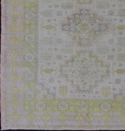 Elegant and subdued floral medallion design vintage rug from Spain in Muted Tones, rug 13 - 0606, country of origin / type: Spain / Spanish, circa 1950 This magnificent vintage Spanish carpet features a design of elegant beauty. The subdued patter... - Keivan Woven Arts13 - 0606 - 4302Rug
