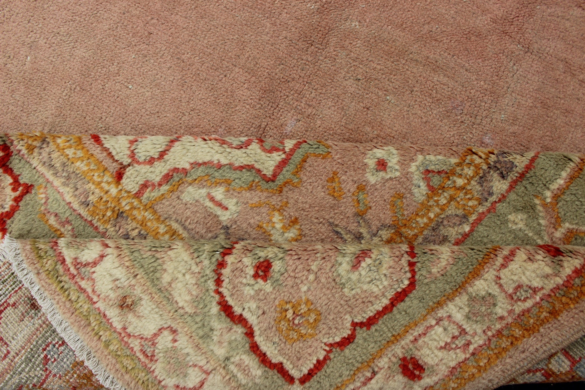 Keivan Woven Arts, kwarugs / 13 - 1004 Antique Turkish Oushak in Pink and Light Green Antique Turkish Oushak This antique Oushak from the early part of 20th Century bears a stylized medallion that commands the center field. Coral and light pink in... - Keivan Woven Arts13 - 1004 - 5154Rug
