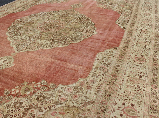 Large antique Turkish Sivas rug with Medallion design in pink red, salmon, light yellow green, and light brown highlights. Keivan Woven Arts / rug 16 - 0903, country of origin / type: Turkey / Sivas, circa Early - 20th century. Measures: 12'8 x 17'6. ... - Keivan Woven Arts16 - 0903 - 7699Rug