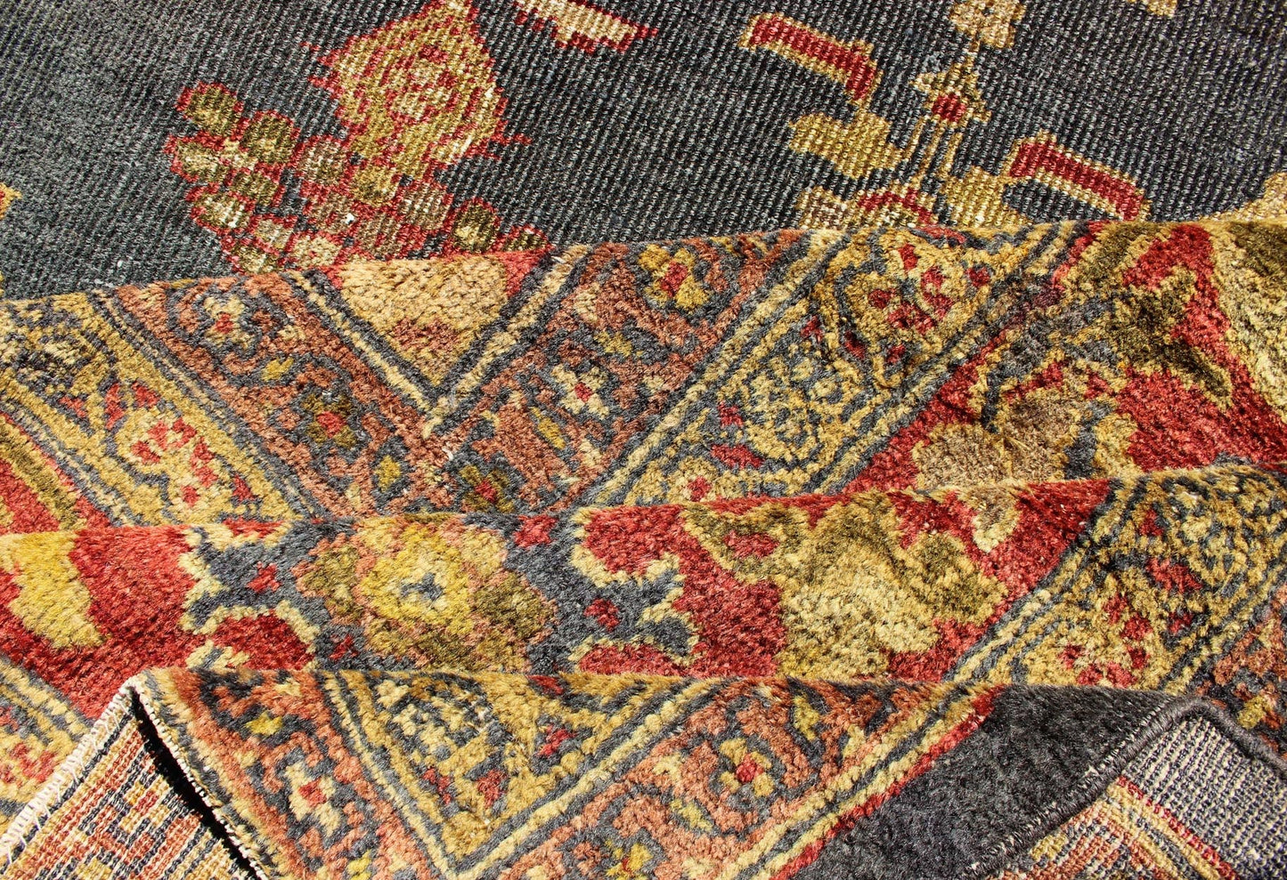 Large Antique Zeigler Sultanabad Rug with Elegant Medallion Design in Blue & Rust Red. Large Antique Zeigler Sultanabad Rug with Elegant Medallion Design in Blue & Rust Red. Antique Persian Zeigler Sultanabad Rug. Keivan Woven Arts / rug /19 - 081... - Keivan Woven Arts19 - 0813 - 11589Rug