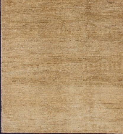 Nepalese Modern Rug in Variegated Sand Colors - 63 81, rug 19 - 0829, country of origin / type: Nepal / Modern kwarugs This Tibetan rug from Nepal features a modern all - over design of variegated shades of sand. Measures: 6'3 x 8'1 - Keivan Woven Arts19 - 0829 - 1907Rug