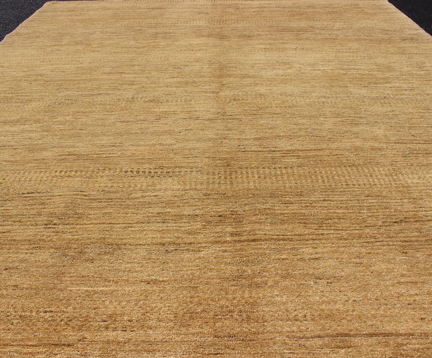 Nepalese Modern Rug in Variegated Sand Colors - 63 81, rug 19 - 0829, country of origin / type: Nepal / Modern kwarugs This Tibetan rug from Nepal features a modern all - over design of variegated shades of sand. Measures: 6'3 x 8'1 - Keivan Woven Arts19 - 0829 - 1907Rug