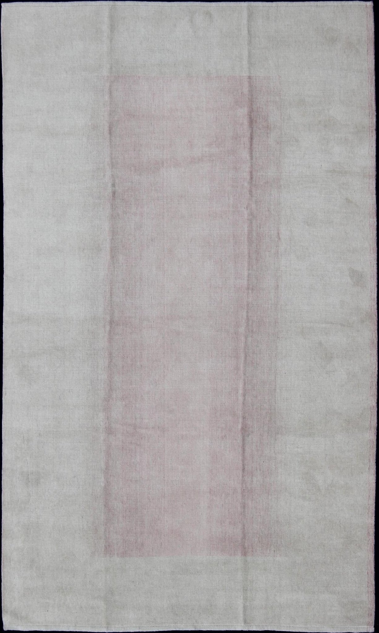 Nepalese Modern Rug in Pink and White Blended Tibetan Modern Rug, rug 19 - 0830, country of origin / type: Nepal / Modern This rug from Nepal features a subtle blending of pink and white tones. Measures: 7'9 x 12'3 - Keivan Woven Arts19 - 0830 - 11713Rug