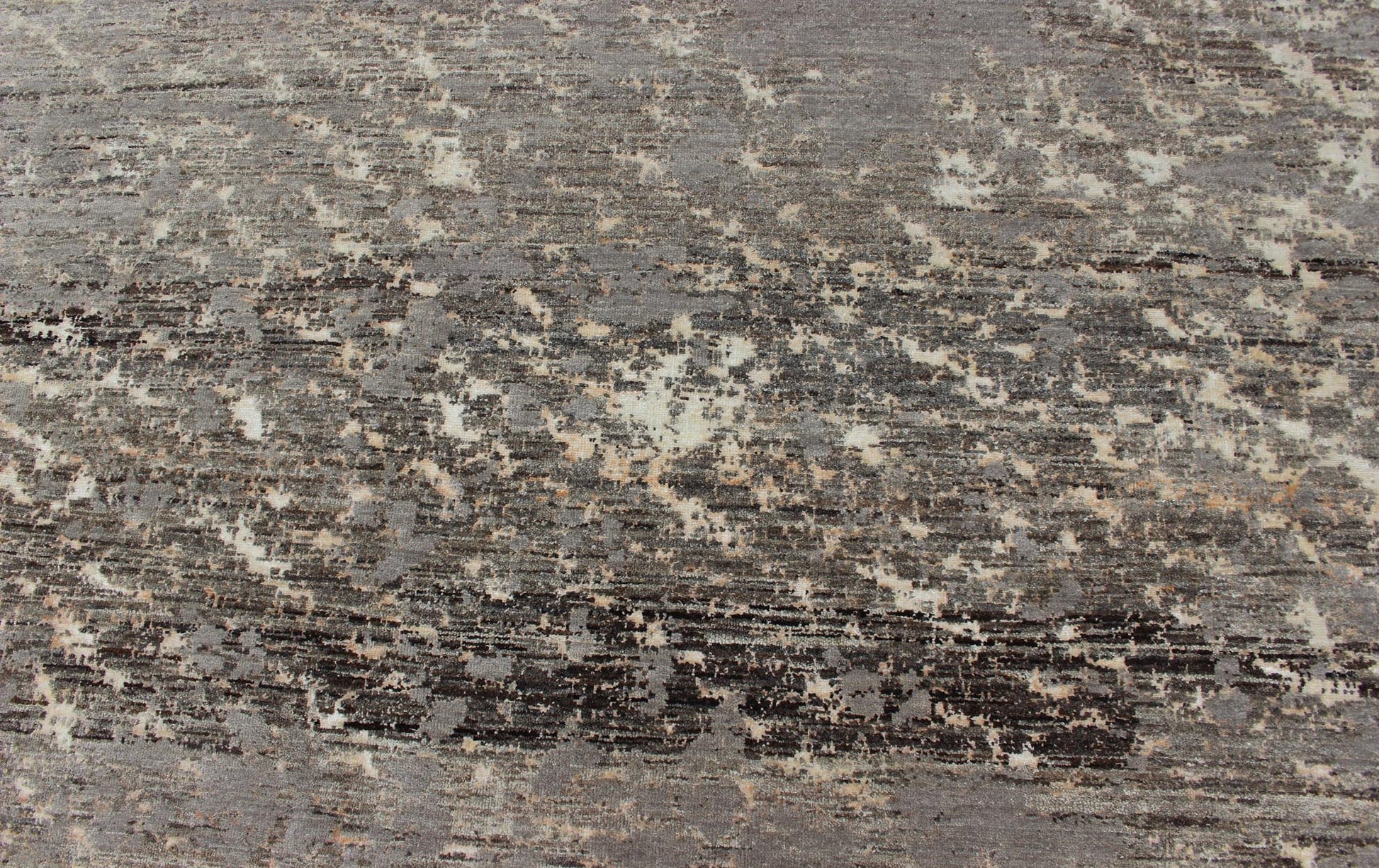 Finely Woven Wool and Silk Modern Rug from Nepal by Keivan Woven Arts Rug 19 - 0837, Keivan Woven Arts / country of origin / type: Nepal / Modern This Tibetan rug, made in Nepal was woven with wool and silk and features a modern design rendered in... - Keivan Woven Arts19 - 0837 - 11689Rug