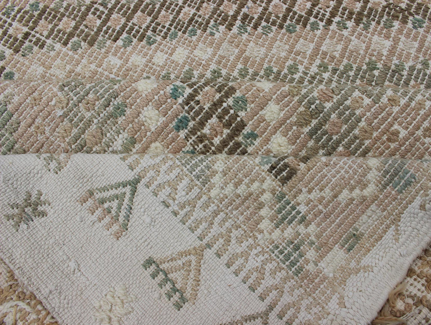 Tan Green, Salmon Vintage Turkish Embroidered Rug With Geometric Diamond Design
 
 
 
 Embroidered vintage Kilim rug from Turkey in shades of tan, Taupe, light Brown, green and light yellow green with geometric pattern, rug EN-179003, country of origin...
