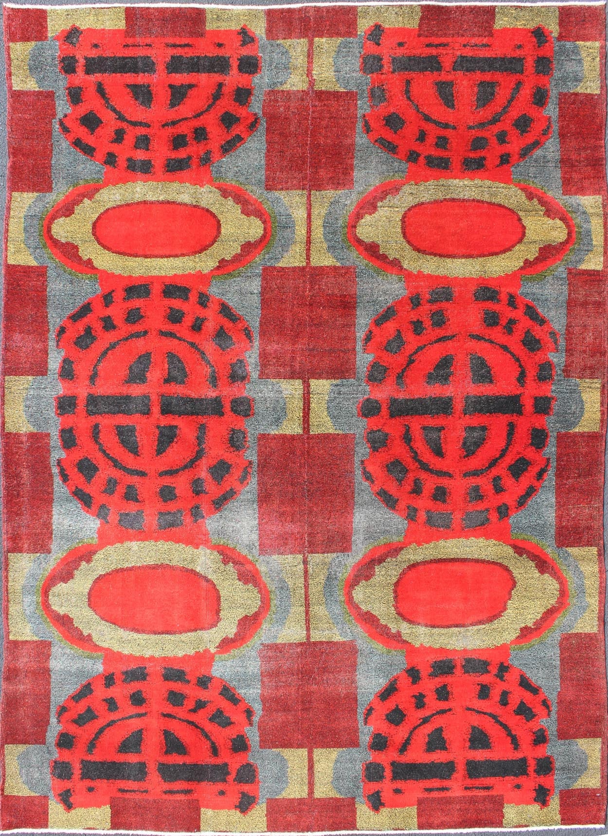 Graphic red-toned geometric design modern vintage Turkish rug, rug en-123914, country of origin or type: Turkey or Oushak, circa 1950.
 
 
 
 This modern-design vintage Turkish Oushak rug features a bold and colorful red geometric design set atop a gra...