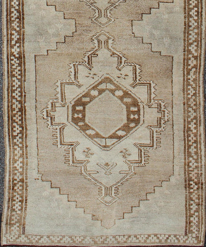 Taupe, Ivory, Brown Vintage Turkish Oushak Rug with Three Vertical Medallions, Gray, Ivory, rug mtu-3493, country of origin / type: Turkey / Oushak, circa mid-20th century.
 
 
 
 This vintage Turkish Oushak gallery rug (circa mid-20th century) feature...