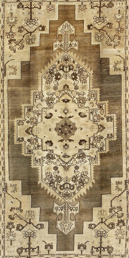 Turkish Oushak Rug with Layered Sub-Geometric Vintage in Shades of Brown & Cream kwarugs
 
 
 
 Layered medallion sub-geometric vintage Turkish Oushak rug in shades of brown and cream, rug tu-vey-3284, country of origin / type: Turkey / Oushak, circa 1...