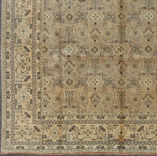 Vintage Persian Tabriz Rug with all over design in light colors, rug H-702-09, Persian semi antique Tabriz.
 
 This lovely Mid-Century semi antique Persian Tabriz carpet bears an all-over sub-geometric design paired with a softly muted palette. 
 
 Mea...