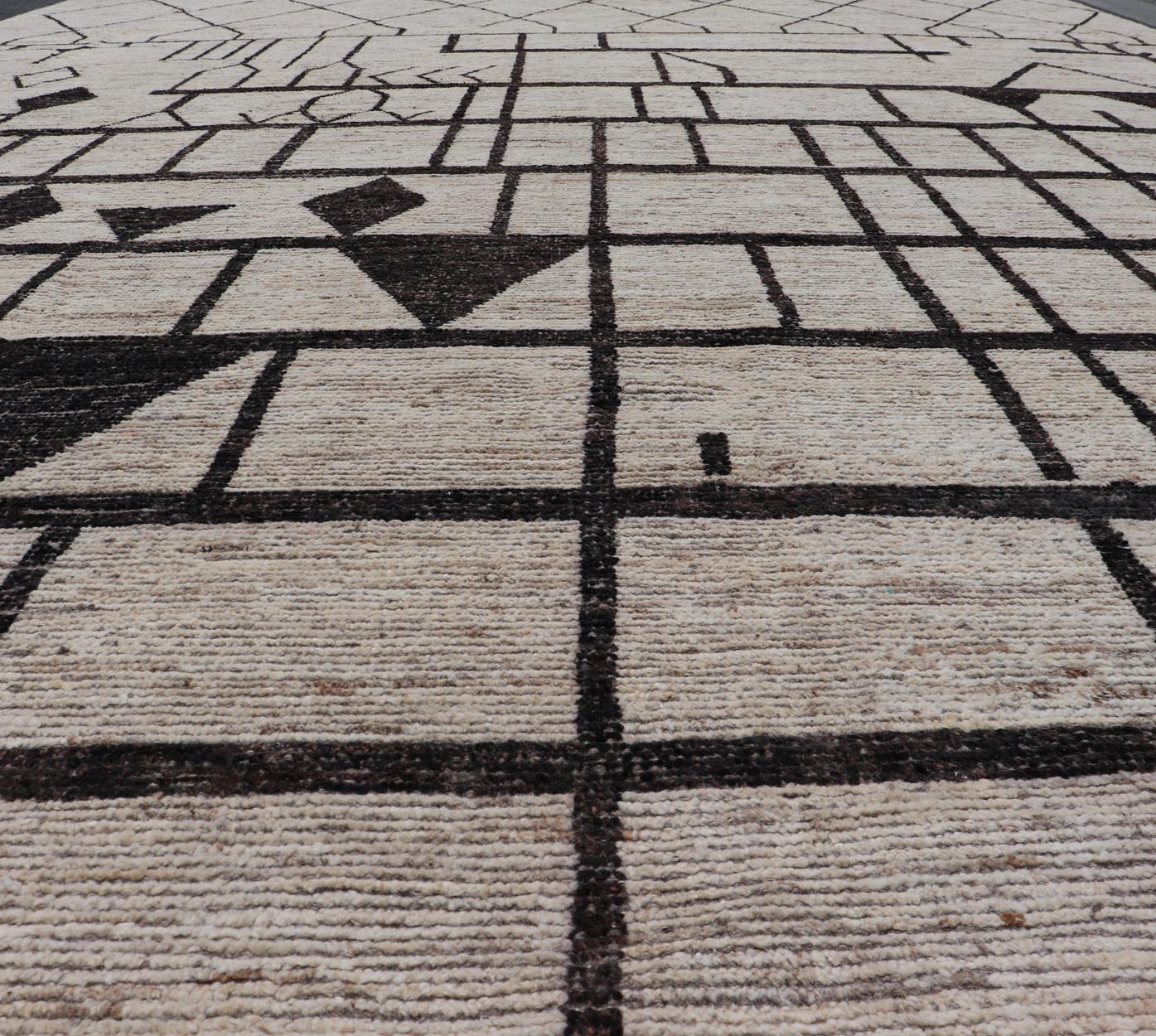 Modern Casual Hand - Knotted in Wool With Black and White in Modern Design. Country of Origin: Afghanistan Type: Modern Casual Keivan Woven Arts; rug AAR - 1004 / Design: Abstract, Sub - Geometric Key Words: Authentic Modern Casual, Abstract Rug, Abstrac... - Keivan Woven ArtsAAR - 1004 - 23882Rug
