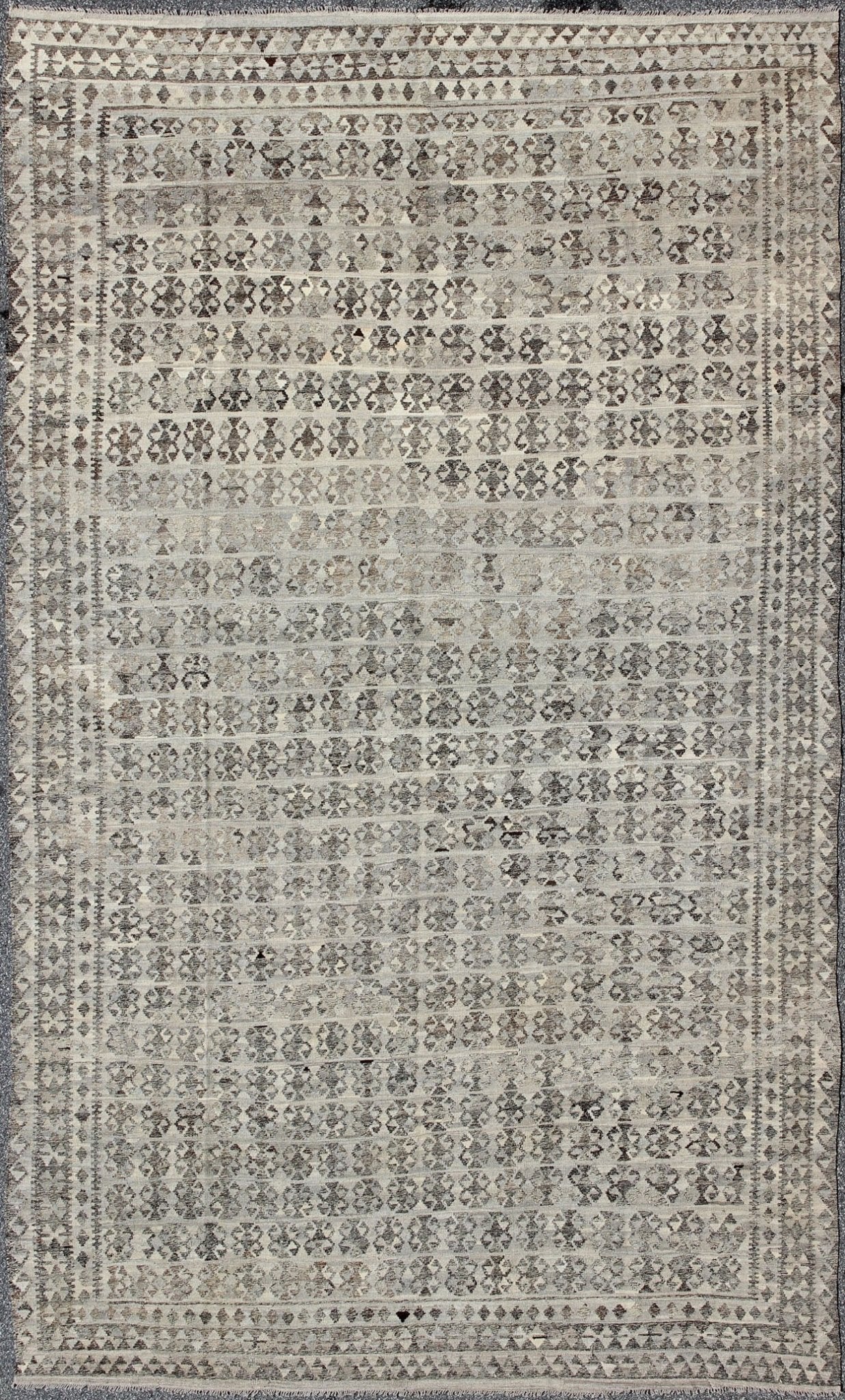 Large Kilim Flat weave Rug in Shades of Gray, Silver, silver blue and Charcoal. Modern Kilim for modern and casual interiors. Keivan Woven Arts, Rug/ABT - 8122742, Afghan Kilim Rug in dark gray, silver and gray, origin/ Afghanistan Circa / 2010 ... - Keivan Woven ArtsABT - 8122742 - 8477Rug