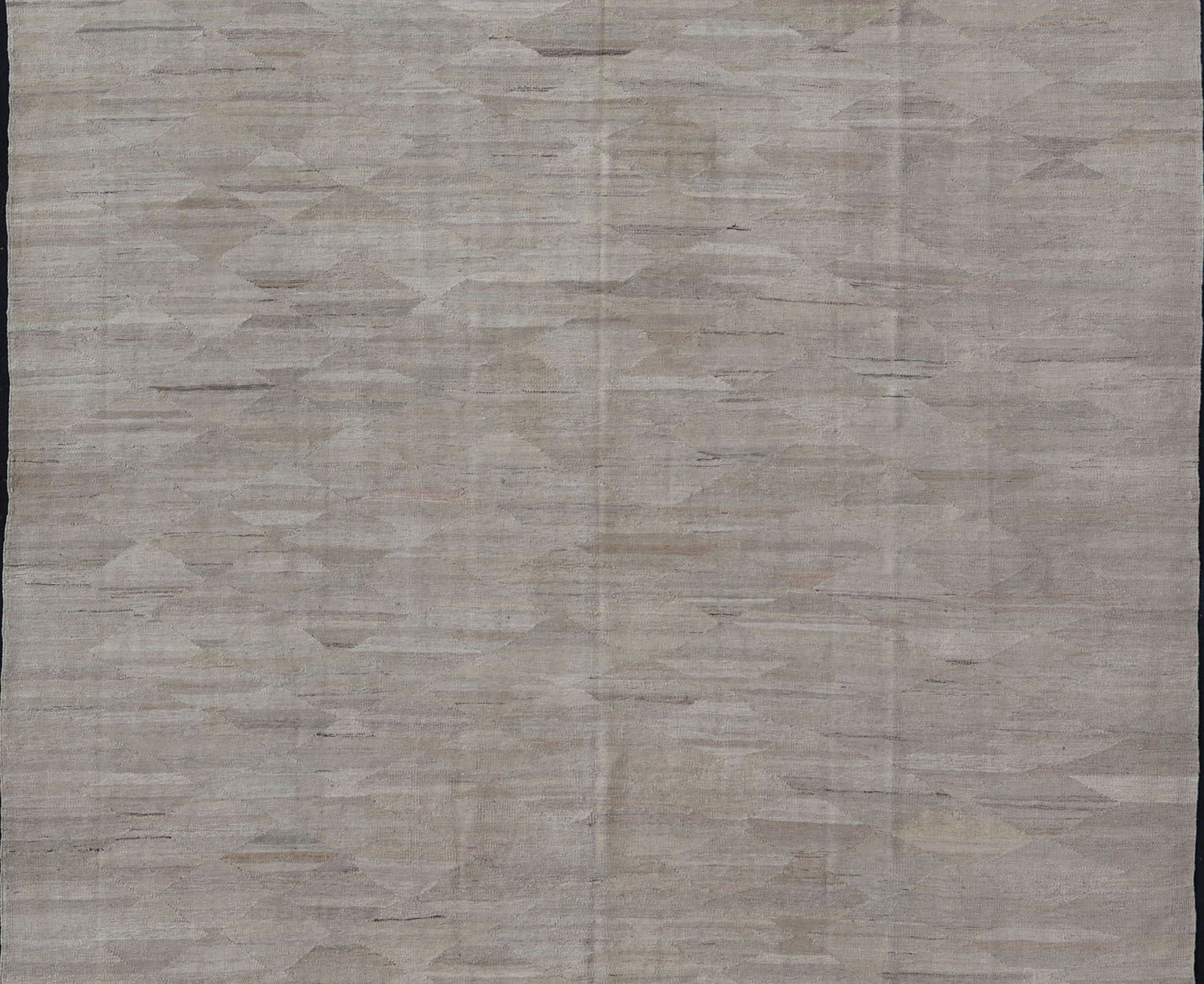 Large Modern Kilim in Neutral Cream with Free Flowing Design. Flat - weave Kilim rug with modern design in shades of cream, rug AFG - 27610, country of origin / type: Afghanistan / Kilim This subtle piece features an all - over free flowing d... - Keivan Woven ArtsAFG - 27610 - 13966Rug