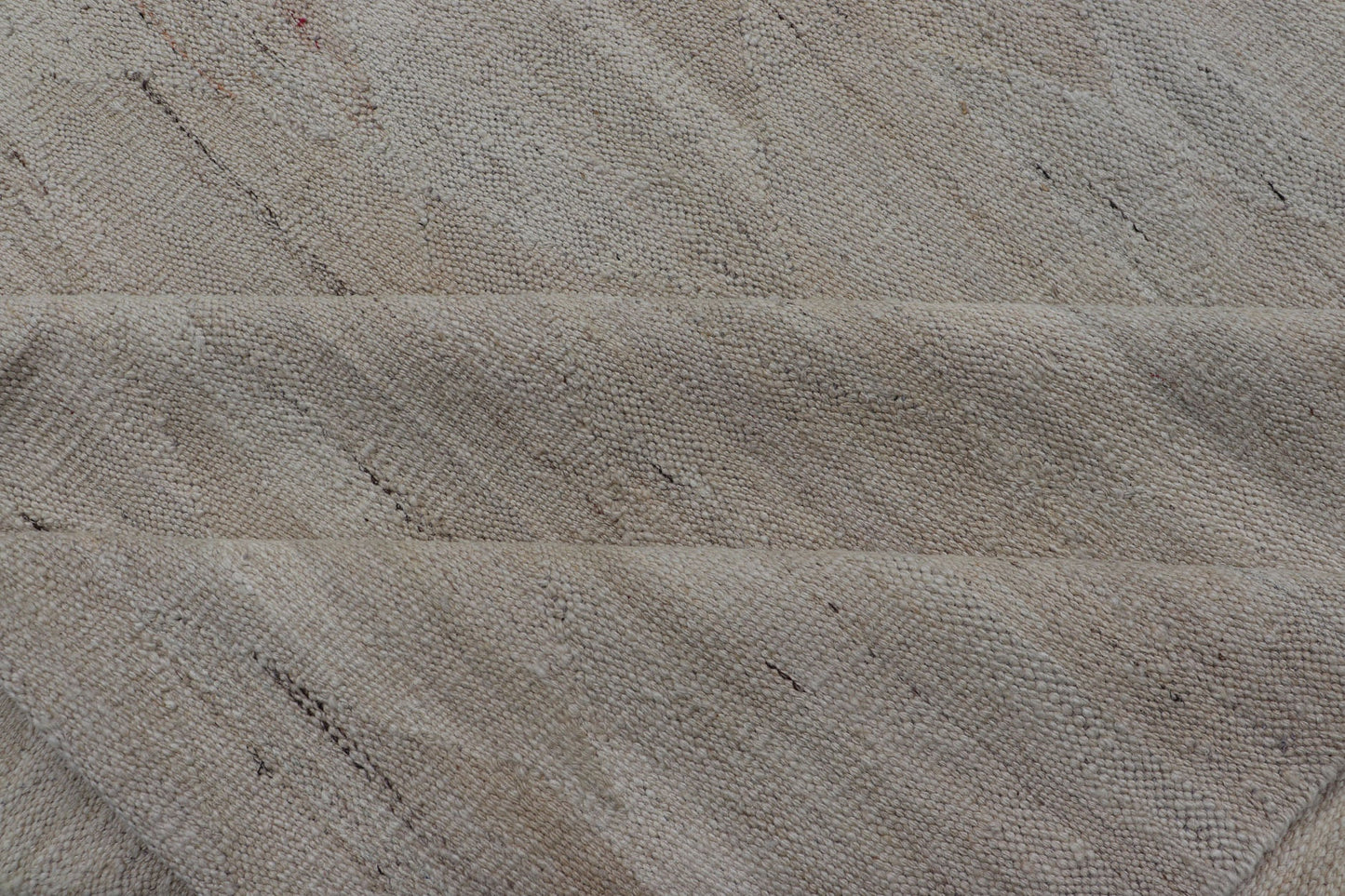 Large Modern Kilim in Neutral Cream with Free Flowing Design. Flat - weave Kilim rug with modern design in shades of cream, rug AFG - 27610, country of origin / type: Afghanistan / Kilim This subtle piece features an all - over free flowing d... - Keivan Woven ArtsAFG - 27610 - 13966Rug