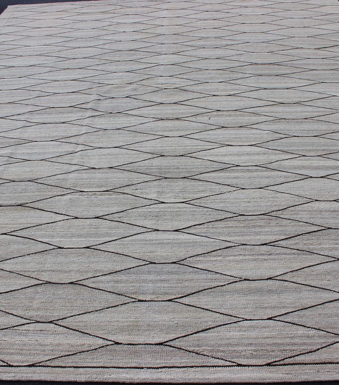 Versatile and natural color - tone flat - weave Kilim for a modern or classic design. Flat - weave Kilim rug with natural tones, Keivan Woven Arts / rug AFG - 29514, country of origin / type: Afghanistan / Kilim Measures: 10'1 x 13'6. This neutral colore... - Keivan Woven ArtsAFG - 29514 - 11938Rug