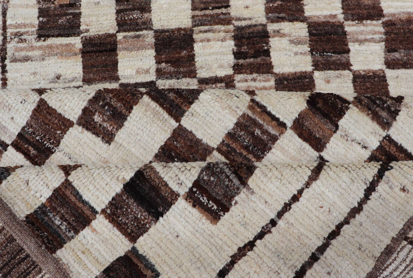 Casual Modern Gallery Runner in White and Brown Tones Runner with Casual Modern design, rug AFG - 30022, country of origin / type: Afghanistan / Moroccan tribal, modern casual Neutral tone rug. The tribal design of this piled long runner ma... - Keivan Woven ArtsAFG - 30022 - 15673Rug
