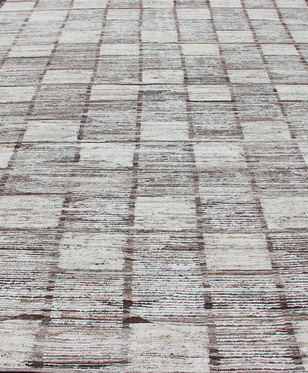 White, Cream and Brown Casual Modern Checkered Design Large Modern Rug. Keivan Woven Arts - Modern piled rug with checkerboard design in natural wool tones , rug AFG - 33324, country of origin / type: Afghanistan / Piled, condition: new This new ... - Keivan Woven ArtsAFG - 33324 - 13872Rug