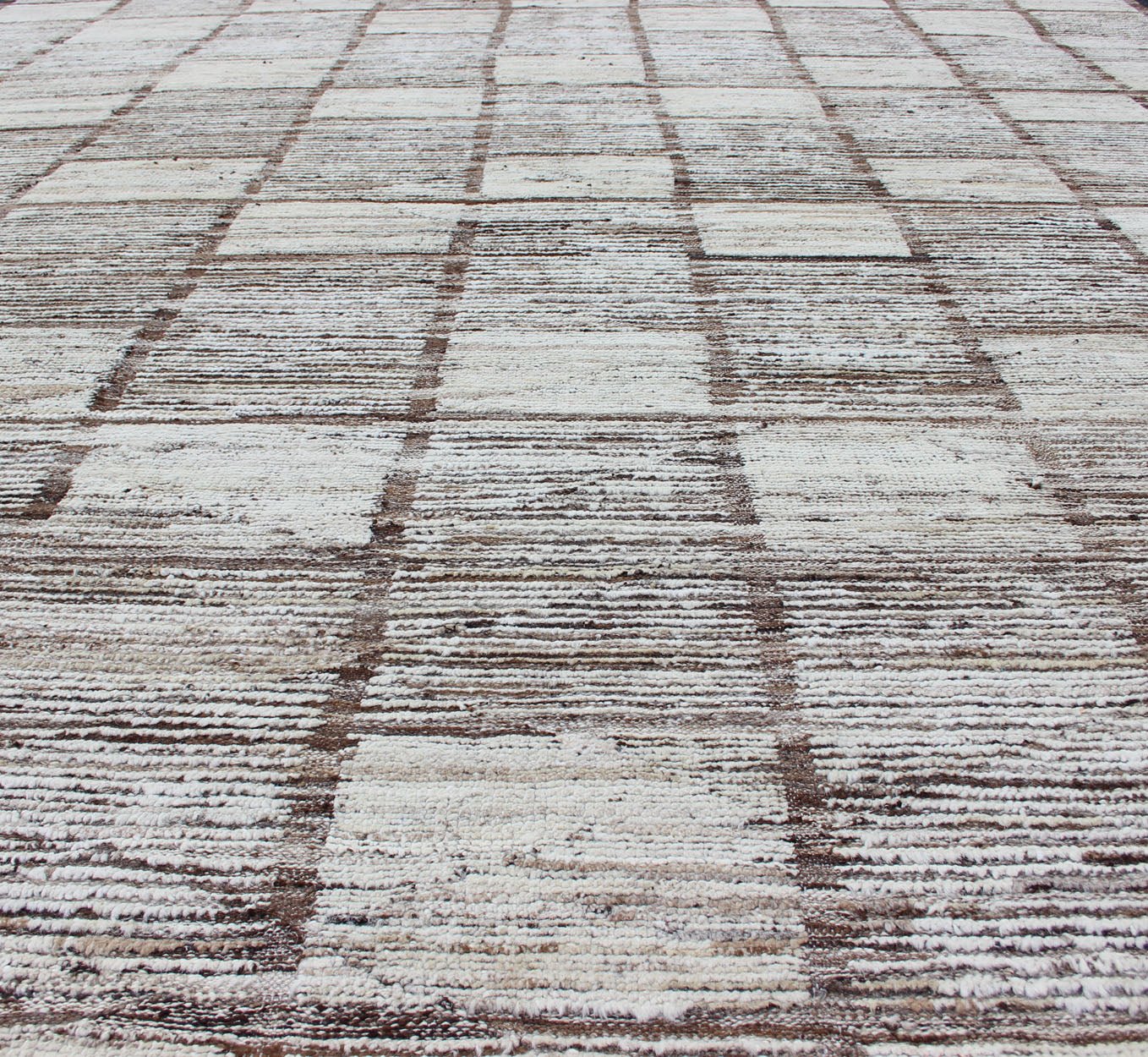 White, Cream and Brown Casual Modern Checkered Design Large Modern Rug. Keivan Woven Arts - Modern piled rug with checkerboard design in natural wool tones , rug AFG - 33324, country of origin / type: Afghanistan / Piled, condition: new This new ... - Keivan Woven ArtsAFG - 33324 - 13872Rug