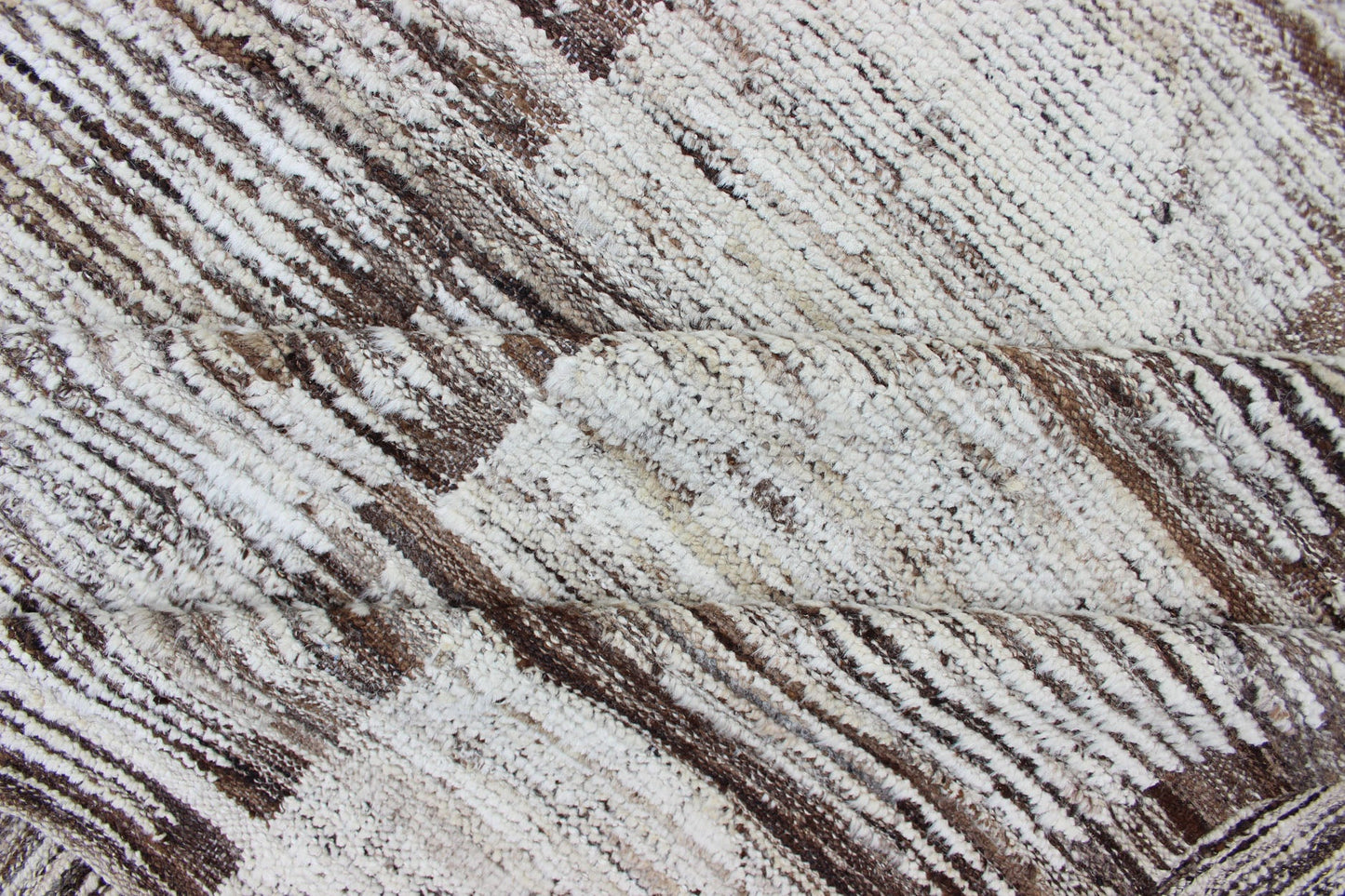 White, Cream and Brown Casual Modern Checkered Design Large Modern Rug. Keivan Woven Arts - Modern piled rug with checkerboard design in natural wool tones , rug AFG - 33324, country of origin / type: Afghanistan / Piled, condition: new This new ... - Keivan Woven ArtsAFG - 33324 - 13872Rug