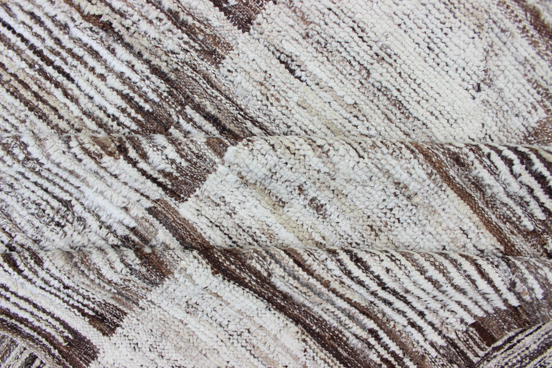 White, Cream and Brown Casual Modern Checkered Design Large Modern Rug. Keivan Woven Arts - Modern piled rug with checkerboard design in natural wool tones , rug AFG - 33324, country of origin / type: Afghanistan / Piled, condition: new This new ... - Keivan Woven ArtsAFG - 33324 - 13872Rug